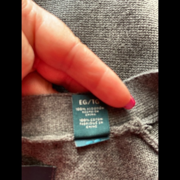 ** SOLD** Perry Ellis Grey Vest - Picture 4 of 4